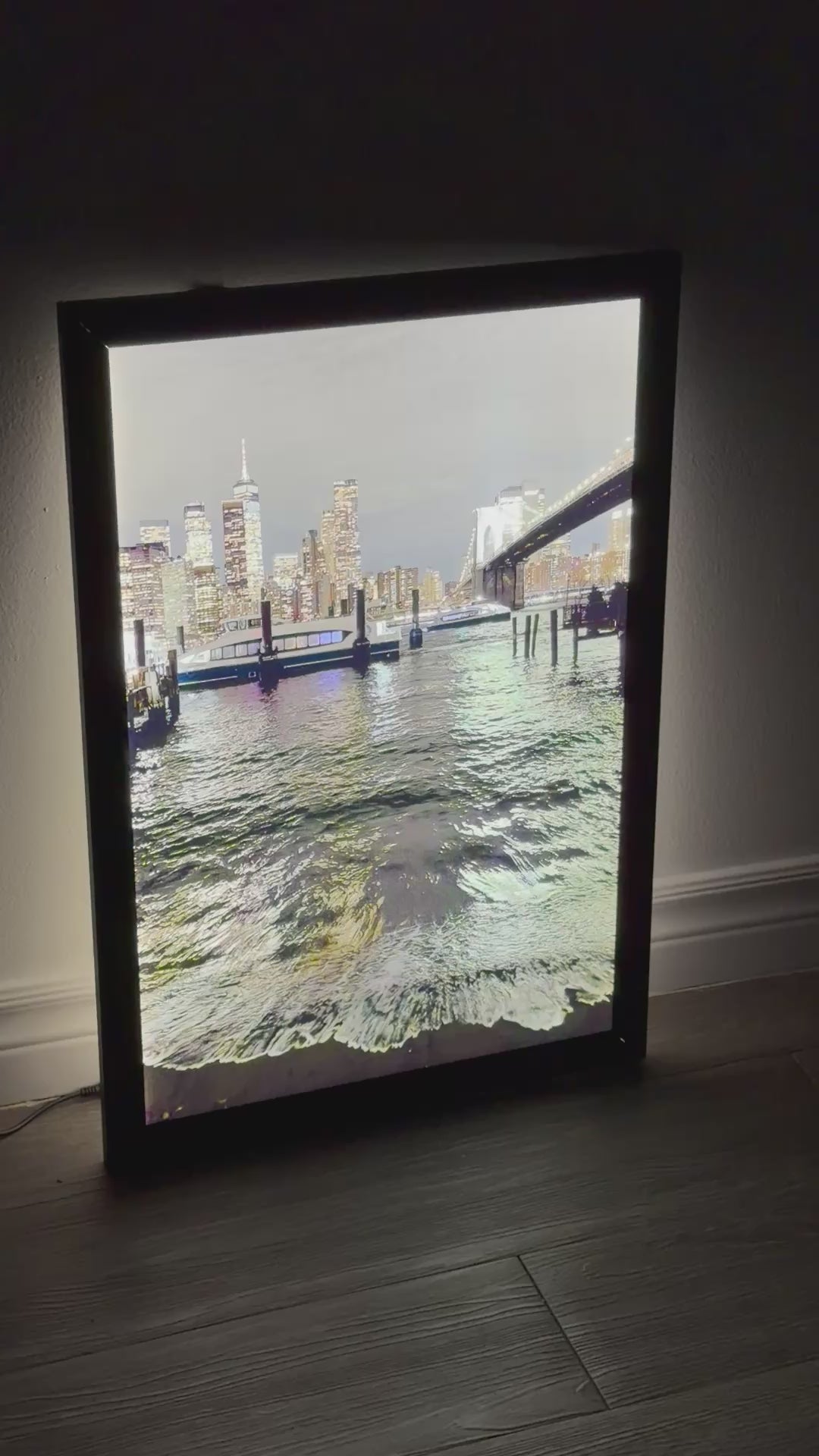 C006) BackLite: (Depuis le Brooklyn Bridge Park)